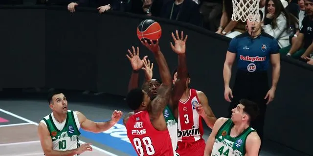 Ταϊρίκ Τζόουνς: Ποια ματς θα χάσει ο σέντερ του Ολυμπιακού