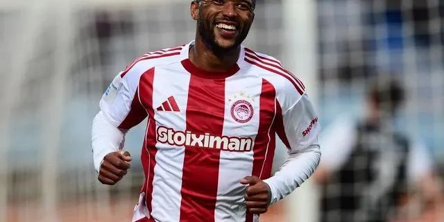 Ο Ελ Κααμπί υπέγραψε το άνετο πέρασμα των ερυθρόλευκων από το Παγκρήτιο