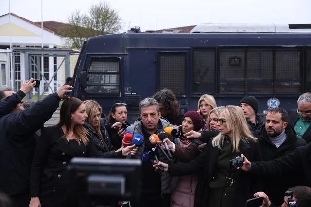 Δίκη για τα Τέμπη: Ομοβροντία από τους συγγενείς – “Σήμερα δικάστηκαν οι δολοφονημένοι”