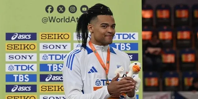 Καραλής: Η απονομή του αργυρού μεταλλίου στον Μανόλο