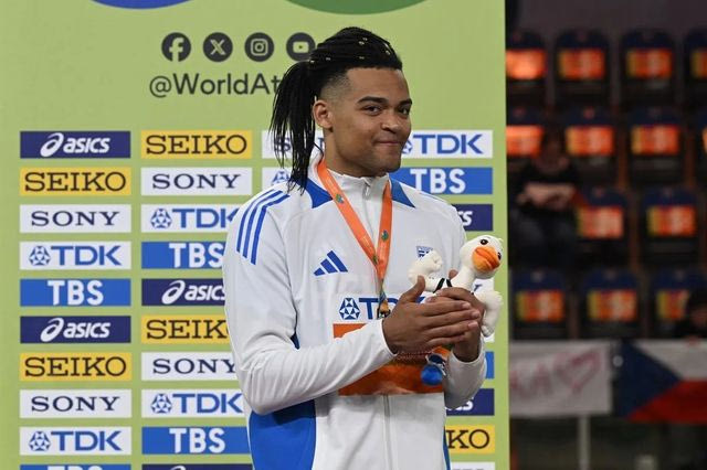 Καραλής: Η απονομή του αργυρού μεταλλίου στον Μανόλο