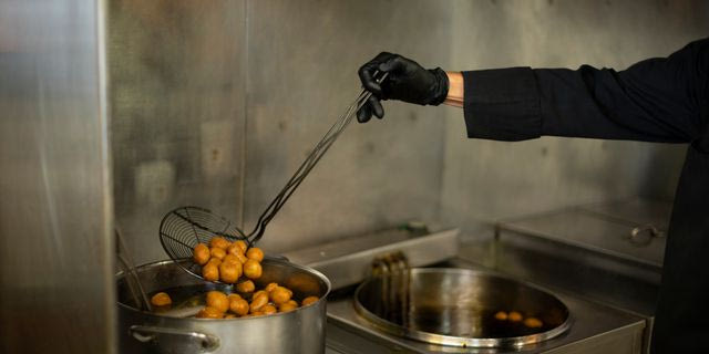 Η Αθήνα αλλάζει, μα οι λουκουμάδες του Κτιστάκη μένουν αναλλοίωτοι