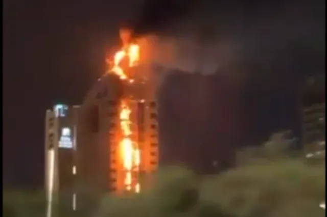 Στις φλόγες πύργος στην πόλη του Κουβέιτ μετά από πυραυλική επίθεση