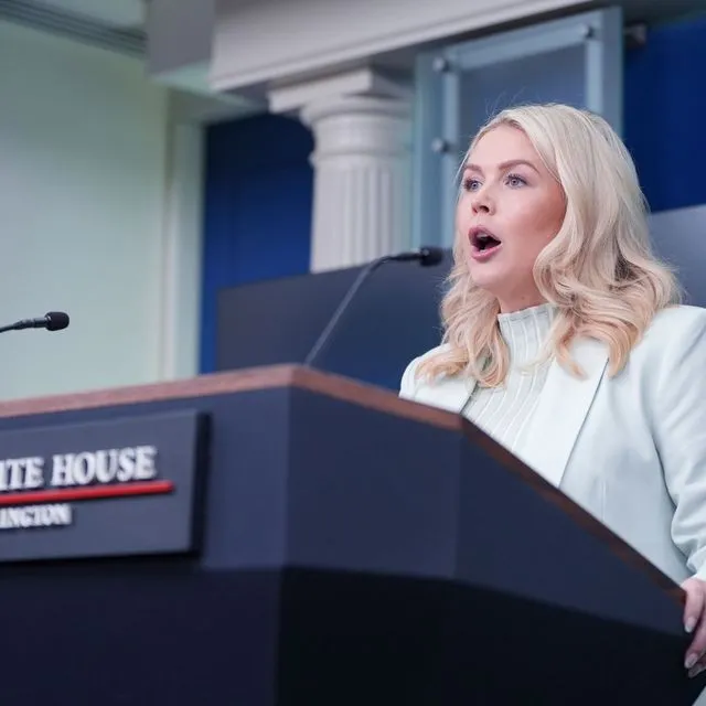 Λευκός Οίκος: Διαψεύδει την απόρριψη του σχεδίου από το Ιράν – “Ο Τραμπ θα εξαπολύσει κόλαση”