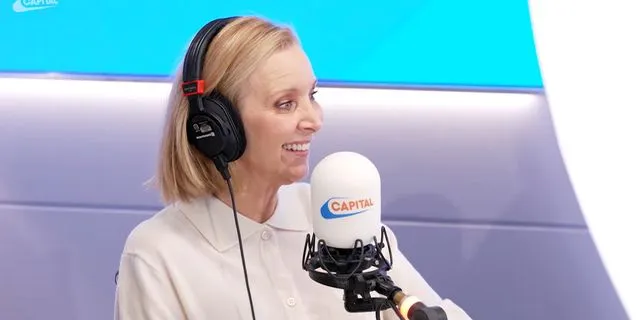 Η Λίζα Κούντροου βλέπει ξανά τα “Φιλαράκια” για να νιώθει κοντά στον Μάθιου Πέρι