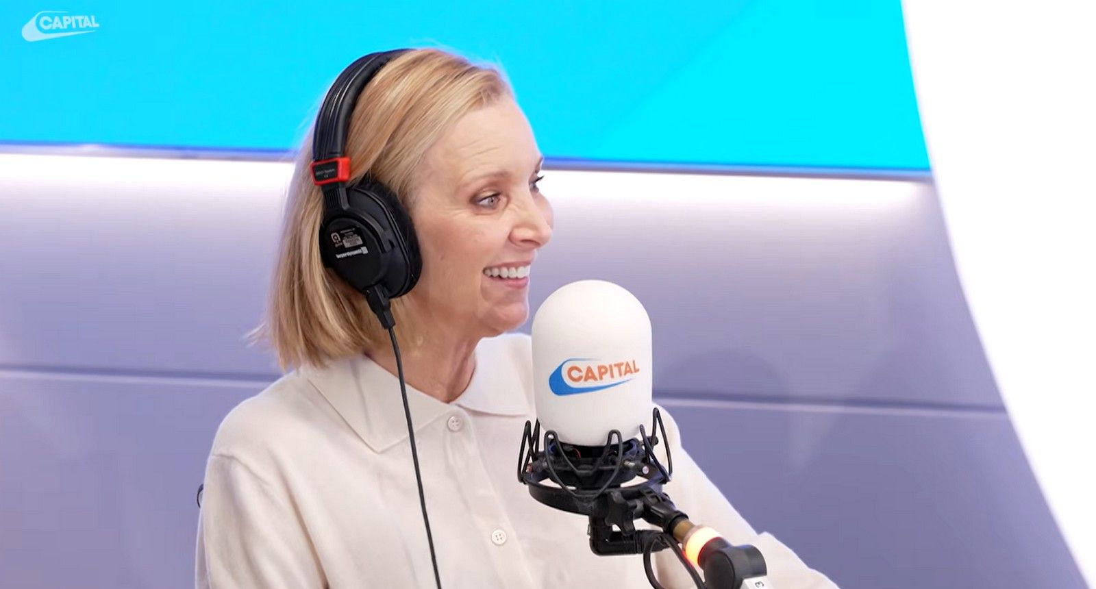 Η Λίζα Κούντροου βλέπει ξανά τα “Φιλαράκια” για να νιώθει κοντά στον Μάθιου Πέρι