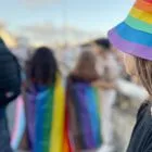 ΗΠΑ: Άκυρη η απαγόρευση “θεραπείας μεταστροφής” για ΛΟΑΤΚΙ+ παιδιά στο Κολοράντο