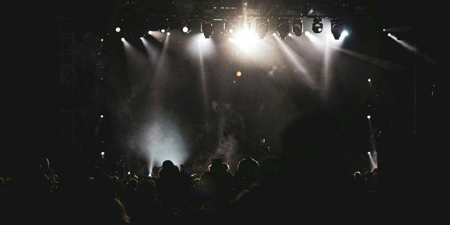 Αφιέρωμα στον Θάνο Μικρούτσικο