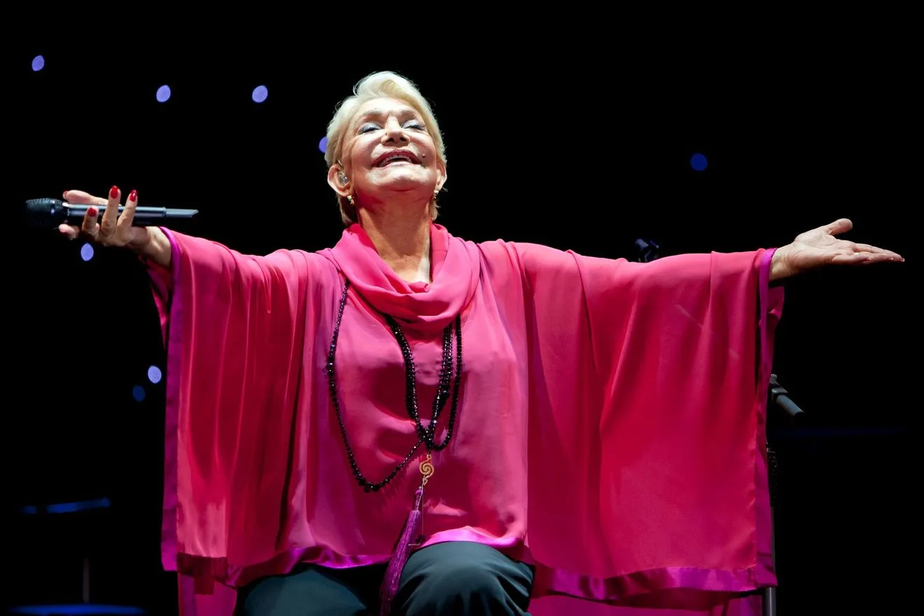 Η Μαρινέλλα άλλαξε ουρανό – Πανελλήνια συγκίνηση στο τελευταίο χειροκρότημα