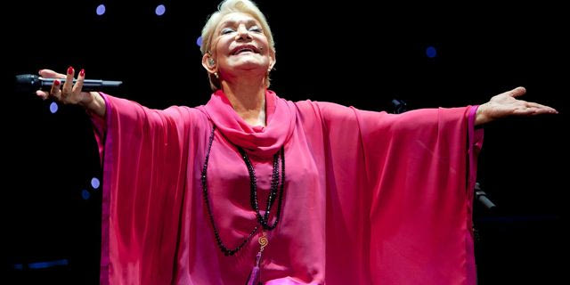 Η Μαρινέλλα άλλαξε ουρανό – Πανελλήνια συγκίνηση στο τελευταίο χειροκρότημα