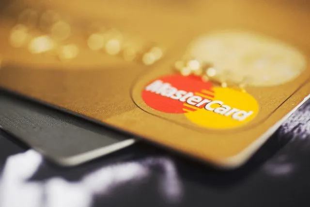 Λογότυπο της mastercard σε κάρτα
