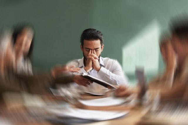 Άνδρας που πάσχει από ημικρανία