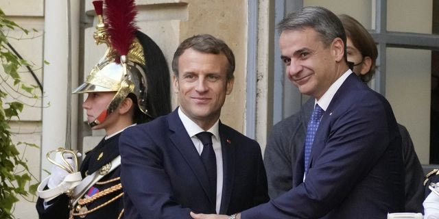 Έκτακτη συνάντηση Μακρόν με Χριστοδουλίδη και Μητσοτάκη στην Κύπρο