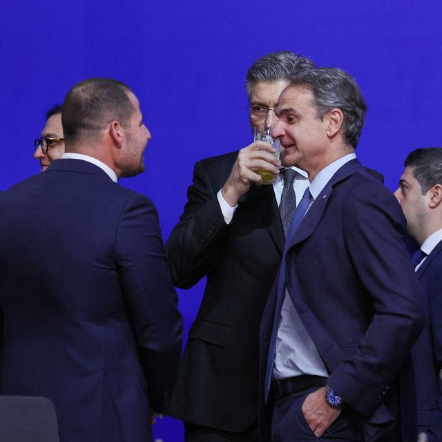 Νέα μέτρα, αλλά με ευρωπαϊκή κάλυψη, ψάχνει ο Μητσοτάκης