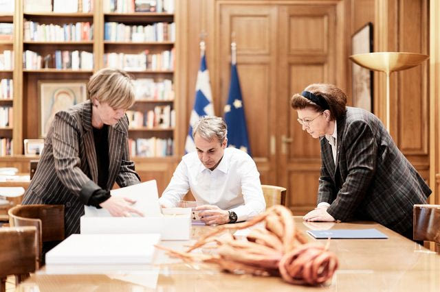 Μητσοτάκης για τις φωτογραφίες των 200: “Ένιωσα συγκίνηση και υπερηφάνεια”