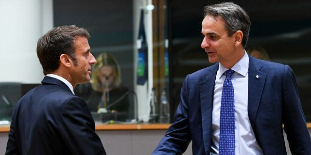 Τηλεφωνική επικοινωνία Μητσοτάκη – Μακρόν για τις εξελίξεις στη Μέση Ανατολή