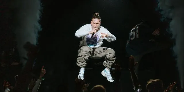 Τι θέλει να πει στους Έλληνες ο εκπρόσωπος της Μολδαβίας στη Eurovision;