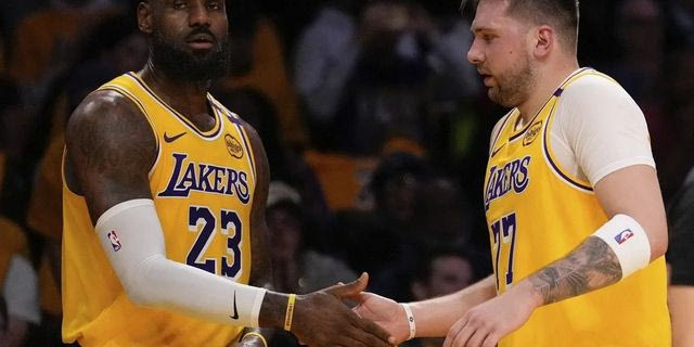 NBA: Κέτα και Μπράουν “καθάρισαν” για τους Σέλτικς, Ντόντσιτς και ΛεΜπρόν για τους Λέικερς