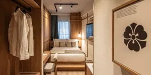 Η Webhotelway πίσω από ένα από τα πιο σωστά τοποθετημένα openings της Αθήνας