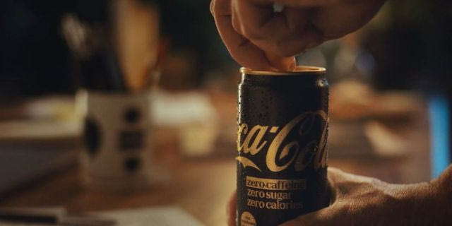 Coca-Cola Zero Χωρίς Καφεϊνη: Ίδια γεύση, ανανεωμένη εμπειρία