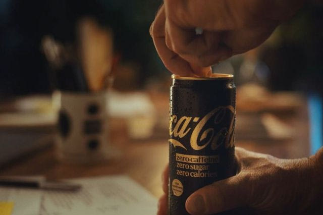 Coca-Cola Zero Χωρίς Καφεϊνη: Ίδια γεύση, ανανεωμένη εμπειρία