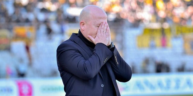 Βόλος – ΑΕΚ: Ο Τσιμεντερίδης απέβαλε τον Νίκολιτς στο ημίχρονο