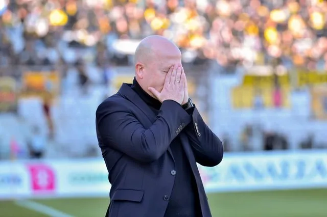 Βόλος – ΑΕΚ: Ο Τσιμεντερίδης απέβαλε τον Νίκολιτς στο ημίχρονο