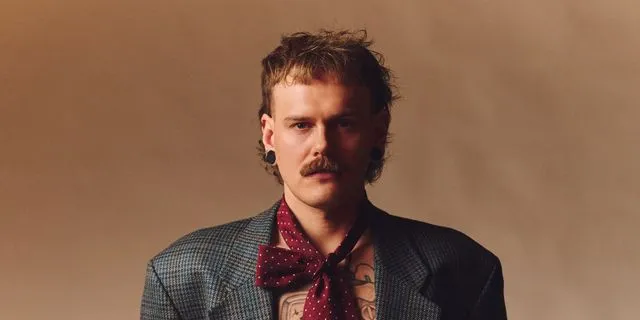 Ο Jonas Lovv, νικητής του Melodi Grand Prix 2026, θα φέρει τη Νορβηγία στη Eurovision 2026 με το εκρηκτικό τραγούδι «YA YA YA»