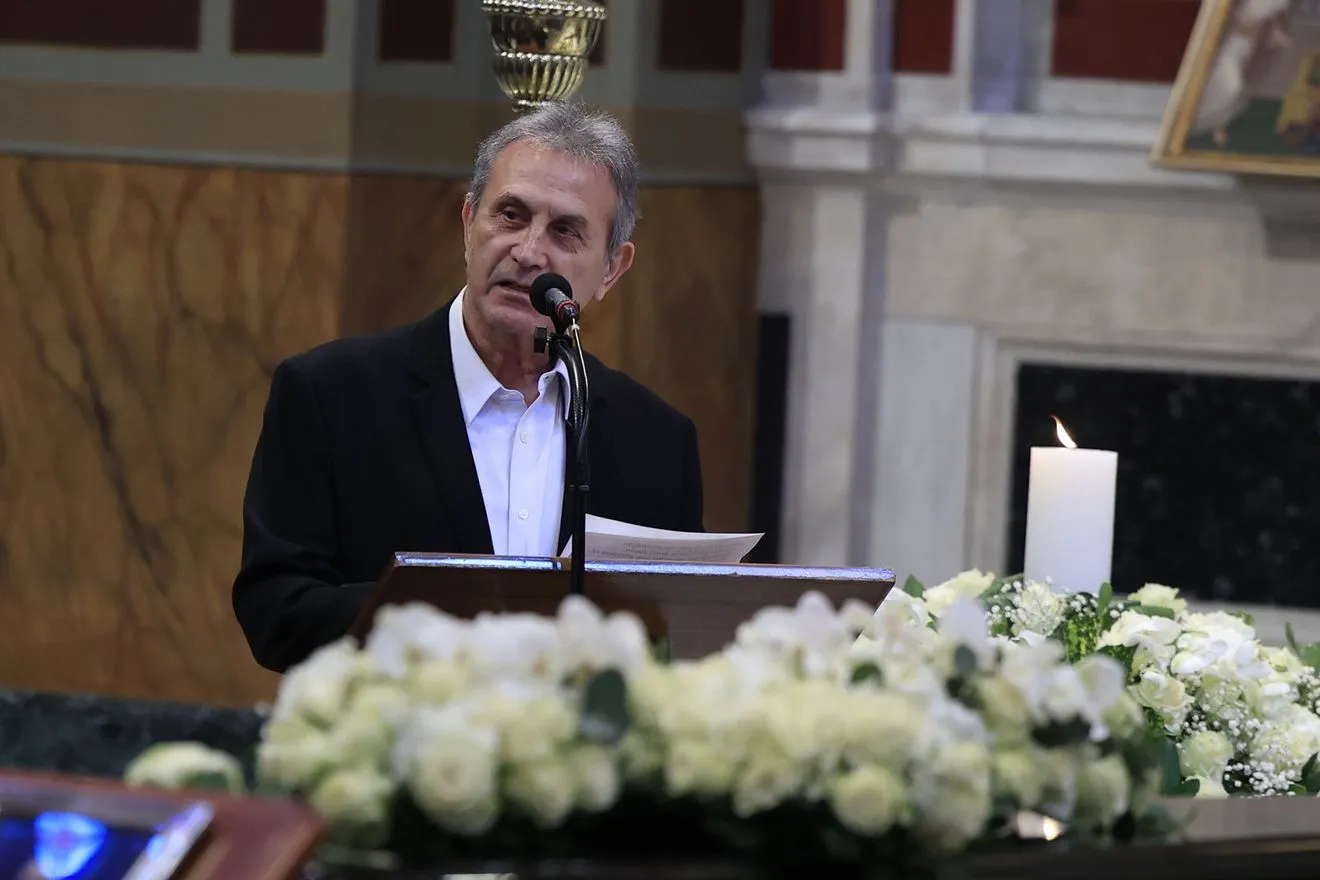 Συγκλόνισε ο Γιώργος Νταλάρας στον επικήδειο για τη Μαρινέλλα – “Πέθανε η δεύτερη μάνα μου”