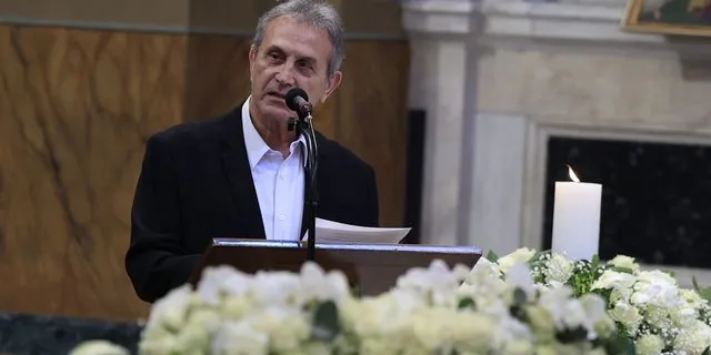 Συγκλόνισε ο Γιώργος Νταλάρας στον επικήδειο για τη Μαρινέλλα – “Πέθανε η δεύτερη μάνα μου”