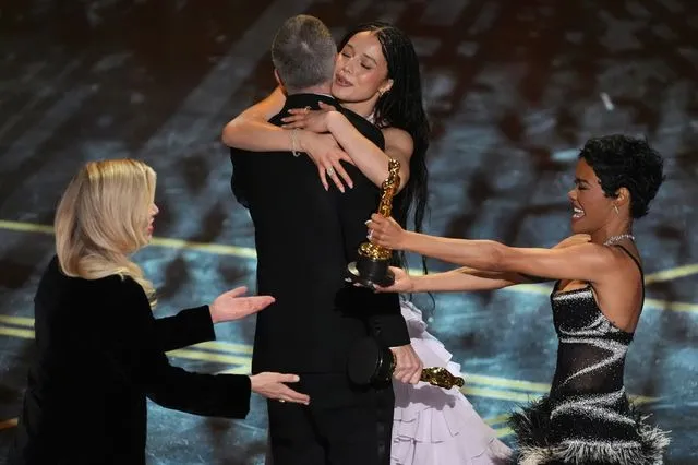 Τελικά, τα Όσκαρ δεν γινόταν να αντισταθούν στο “Μια Μάχη Μετά την Άλλη”