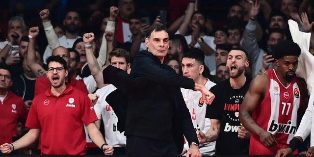 Η ομιλία του Μπαρτζώκα στα αποδυτήρια: “Έτσι παίζει ο Ολυμπιακός”
