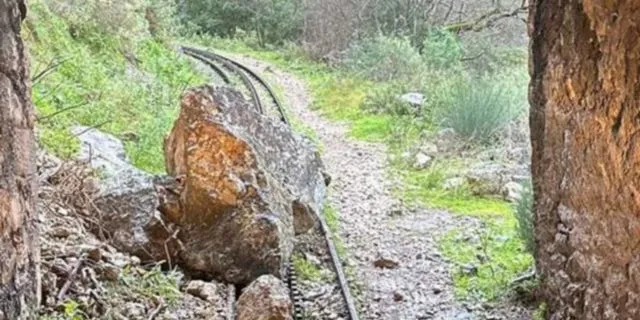 Καλάβρυτα: Κατολισθήσεις βράχων στις ράγες του Οδοντωτού – Αναστέλλεται η λειτουργία του