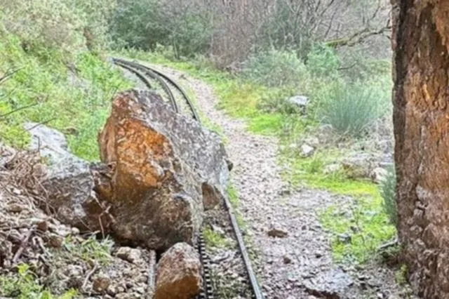 Καλάβρυτα: Κατολισθήσεις βράχων στις ράγες του Οδοντωτού – Αναστέλλεται η λειτουργία του