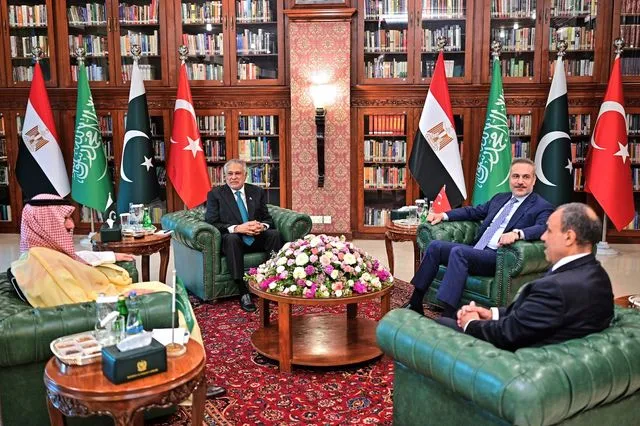 Συνομιλίες στο Πακιστάν για το άνοιγμα των Στενών του Ορμούζ