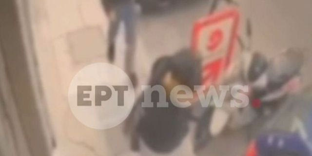 Άγιος Παντελεήμονας: Η στιγμή της διαφυγής των δραστών, αφού μαχαίρωσαν 17χρονο