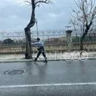 Κρήτη: Ακυρώθηκαν όλες οι παρελάσεις, αλλά ένας πολίτης τίμησε μόνος του την 25η Μαρτίου