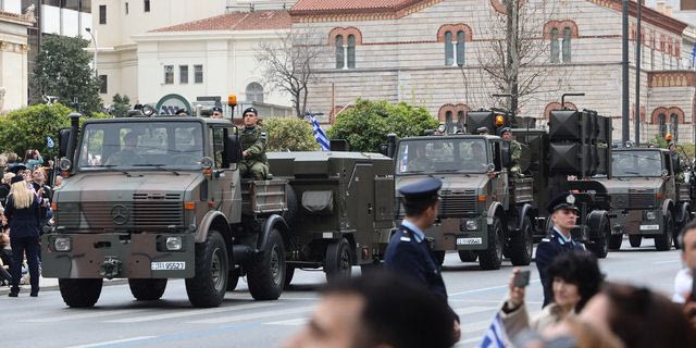 Η στρατιωτική παρέλαση στην Αθήνα – LIVE ΕΙΚΟΝΑ