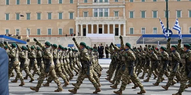 Μεγαλειώδης η στρατιωτική παρέλαση στην Αθήνα – Τα νέα οπλικά συστήματα που παρουσιάστηκαν