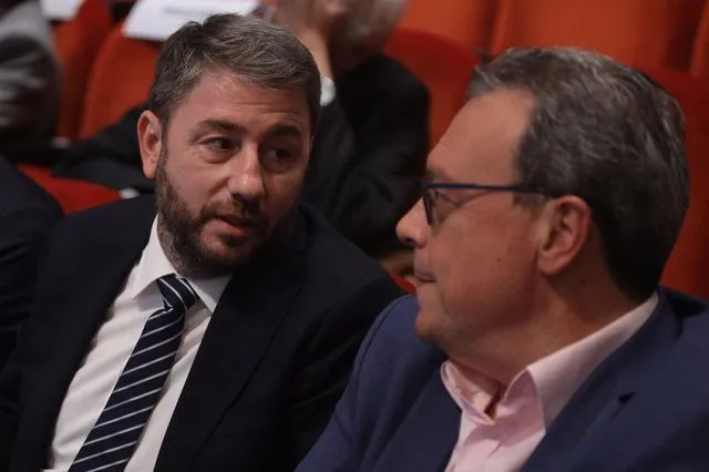 Πρόσκληση Ανδρουλάκη σε Φάμελλο – Χαρίτση για συμμετοχή στο συνέδριο του ΠΑΣΟΚ