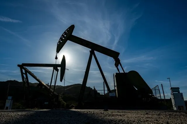 Πετρέλαιο: Εκτοξεύεται ξανά η τιμή του βαρελιού