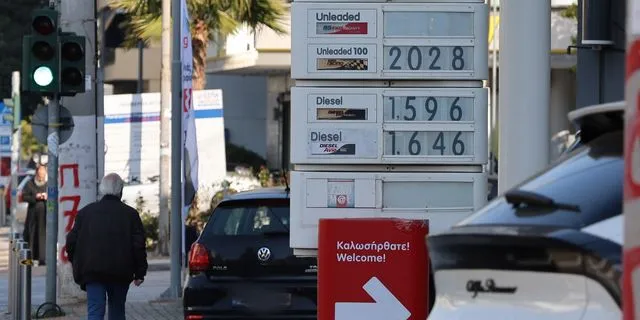 Στενά του Ορμούζ: “Τριπλό καύσιμο” ακρίβειας σε βασικά είδη – Στην ατζέντα στοχευμένα μέτρα