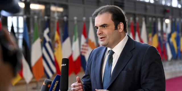 Συνάντηση Πιερρακάκη – Τραπεζιτών με φόντο την κρίση στη Μ. Ανατολή