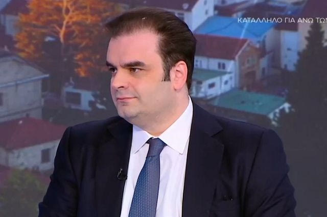 Πιερρακάκης: Το Δημόσιο δεν θα ασκήσει ένδικα μέσα για τις αποζημιώσεις στην τραγωδία των Τεμπών