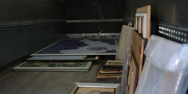 Τι έδειξε ο έλεγχος στους πίνακες του Τσαγκαράκη – Συνελήφθη και υπάλληλός του