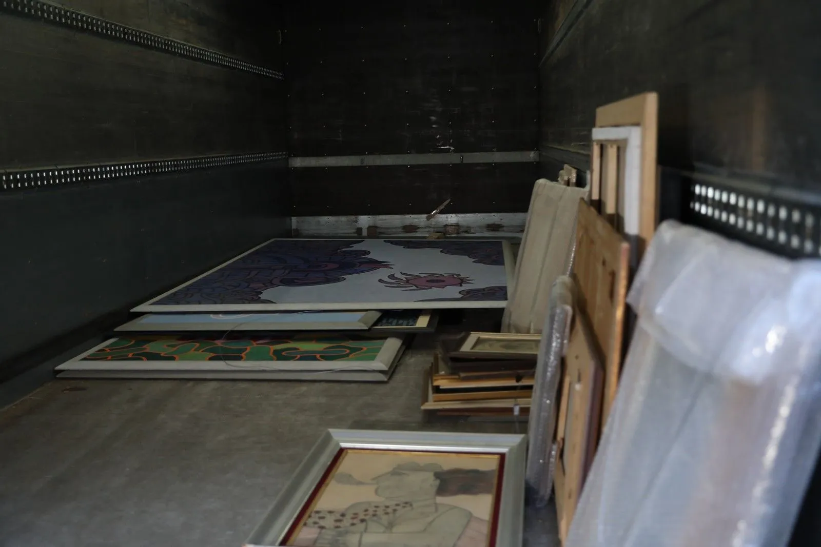 Τι βρέθηκε στα καταστήματα του γνωστού γκαλερίστα - Οι κατηγορίες που αντιμετωπίζει