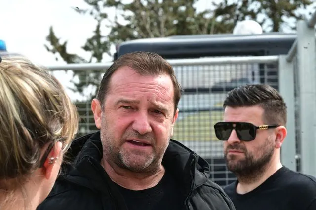 Πλακιάς: Πριν από τρία χρόνια μπάζωσαν τα παιδιά μας, σήμερα μπάζωσαν κι εμάς