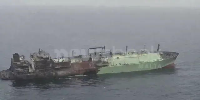 Ακυβέρνητο στη Μεσόγειο πλέει το ρωσικό τάνκερ με LNG που είχε δεχθεί επίθεση