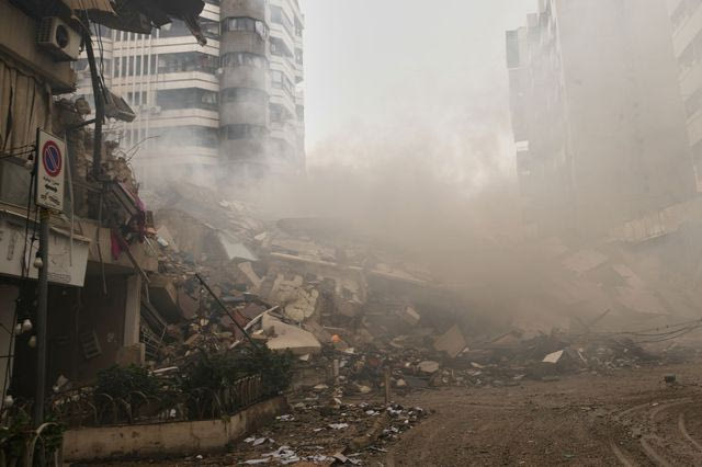 Ιράν: “Δεν ζητήσαμε διαπραγματεύσεις” – Πλήγματα στα αεροδρόμια Κουβέιτ-Βαγδάτης