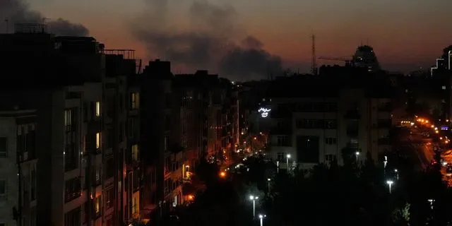 Το Ισραήλ “σέρνει” τον πόλεμο, το Ιράν δεν κάνει πίσω κι η ΕΕ “πάει” στα Στενά του Ορμούζ